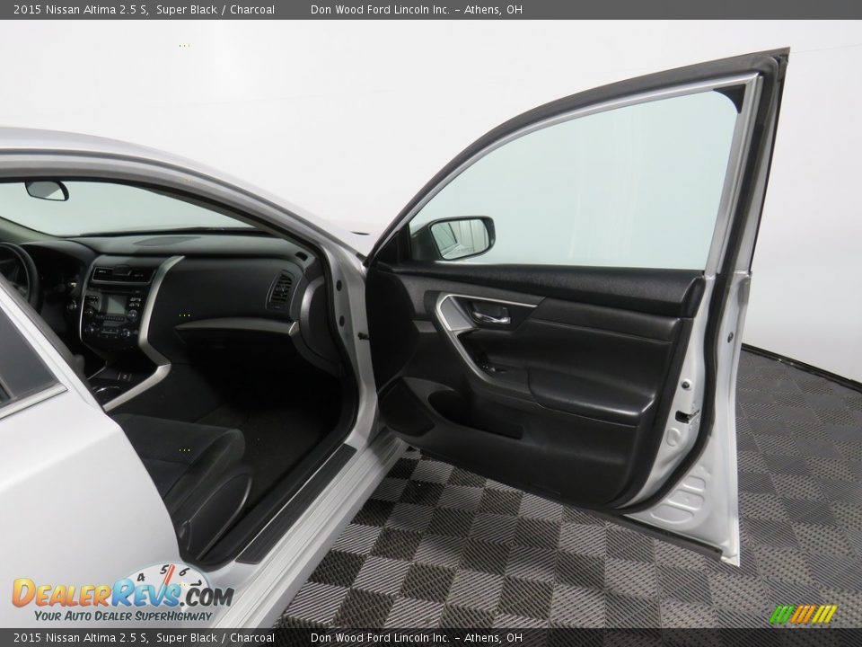 2015 Nissan Altima 2.5 S Super Black / Charcoal Photo #26