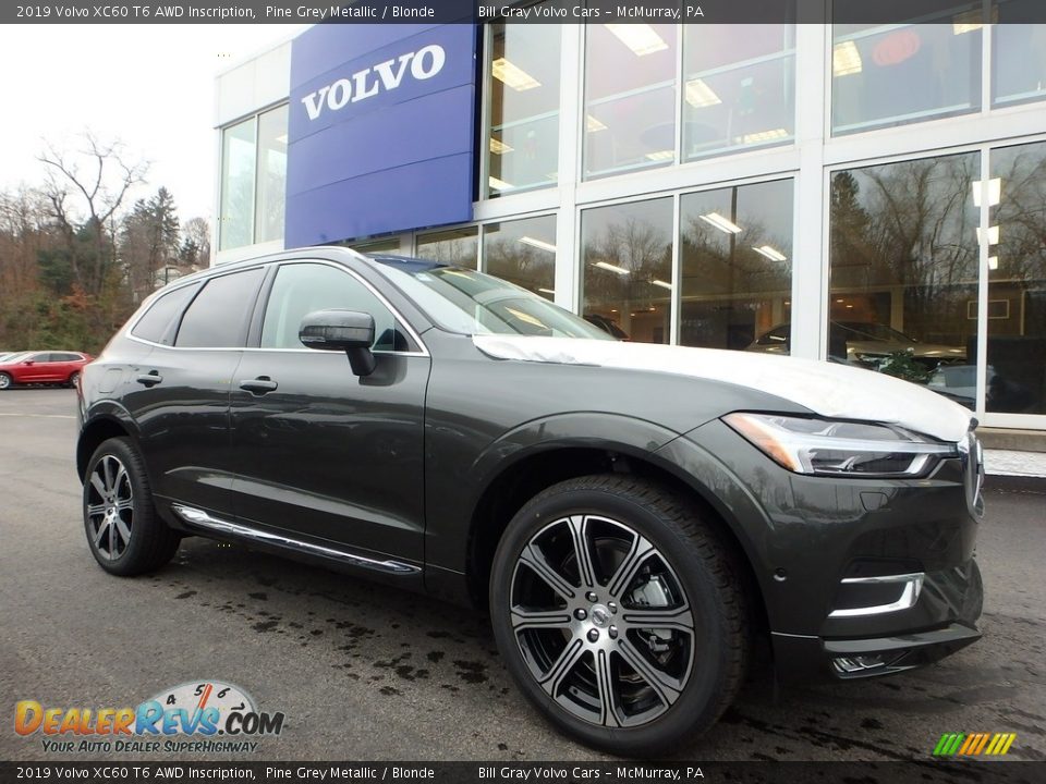 Front 3/4 View of 2019 Volvo XC60 T6 AWD Inscription Photo #1