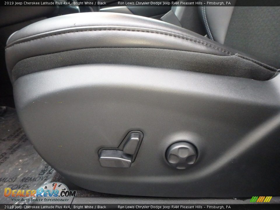 2019 Jeep Cherokee Latitude Plus 4x4 Bright White / Black Photo #15