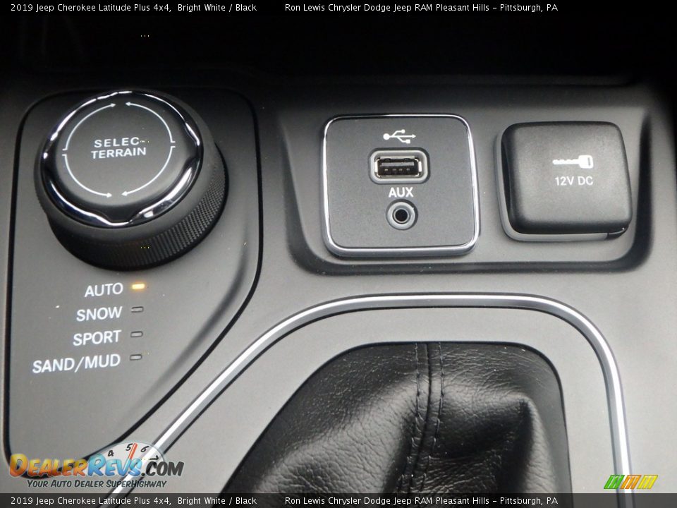 2019 Jeep Cherokee Latitude Plus 4x4 Bright White / Black Photo #18
