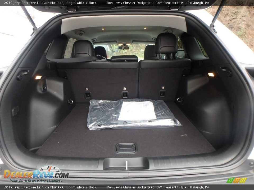 2019 Jeep Cherokee Latitude Plus 4x4 Bright White / Black Photo #20