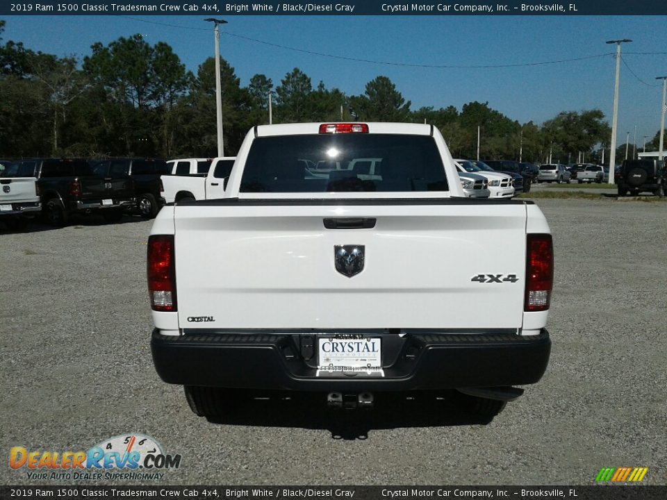 2019 Ram 1500 Classic Tradesman Crew Cab 4x4 Bright White / Black/Diesel Gray Photo #4