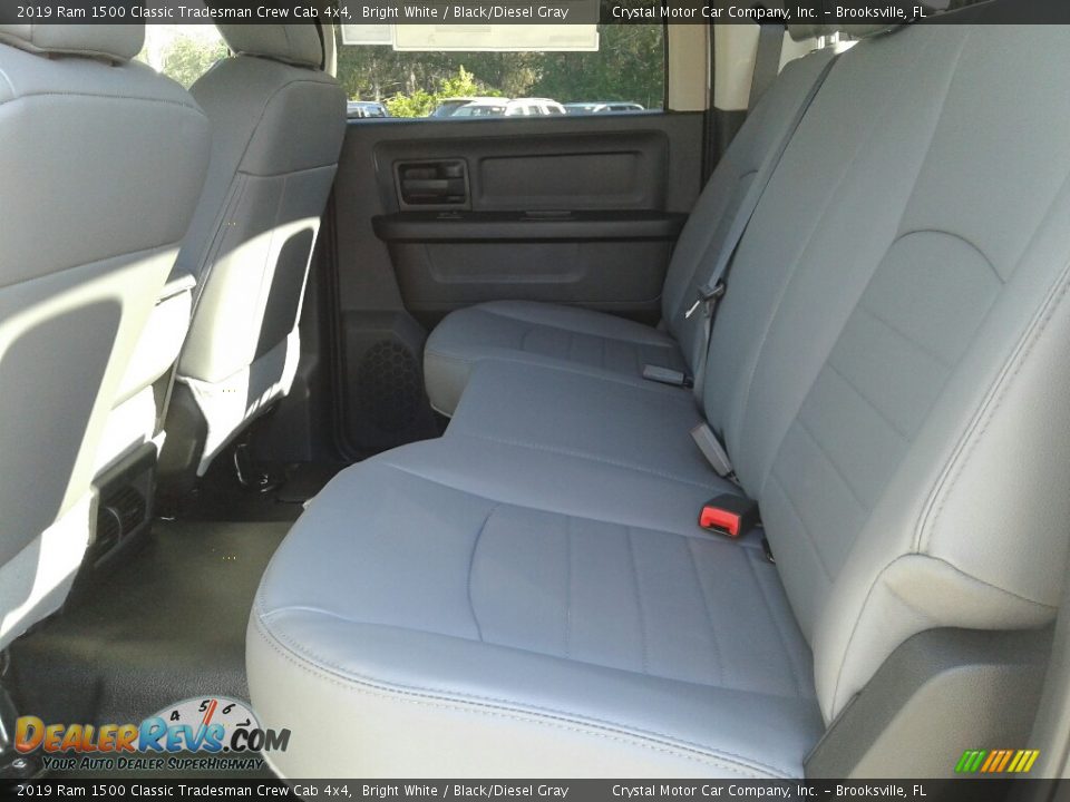 2019 Ram 1500 Classic Tradesman Crew Cab 4x4 Bright White / Black/Diesel Gray Photo #10