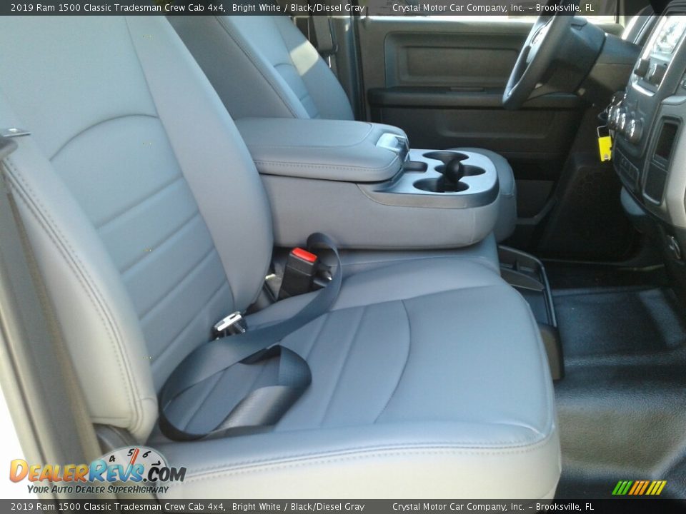 2019 Ram 1500 Classic Tradesman Crew Cab 4x4 Bright White / Black/Diesel Gray Photo #12