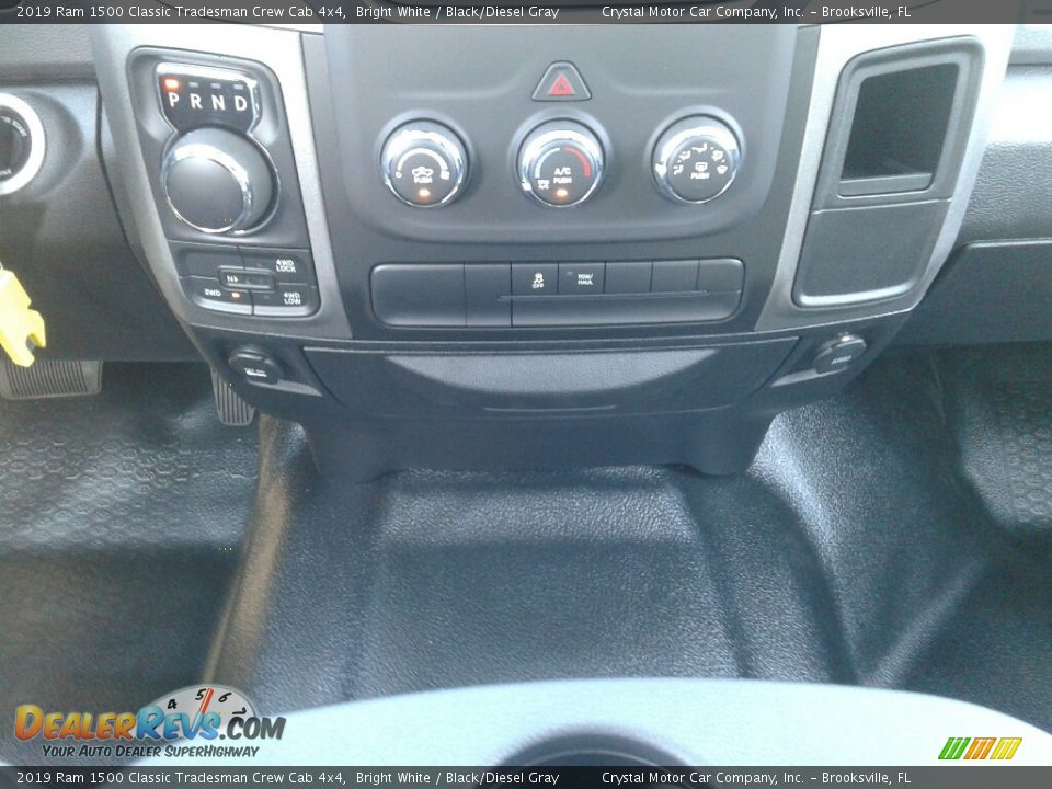 2019 Ram 1500 Classic Tradesman Crew Cab 4x4 Bright White / Black/Diesel Gray Photo #16