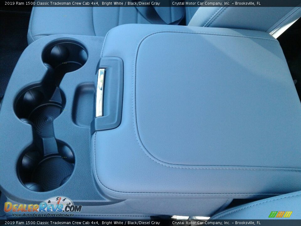 2019 Ram 1500 Classic Tradesman Crew Cab 4x4 Bright White / Black/Diesel Gray Photo #18