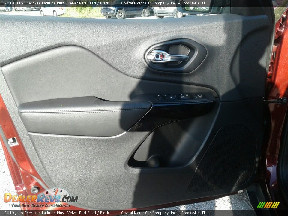 2019 Jeep Cherokee Latitude Plus Velvet Red Pearl / Black Photo #16