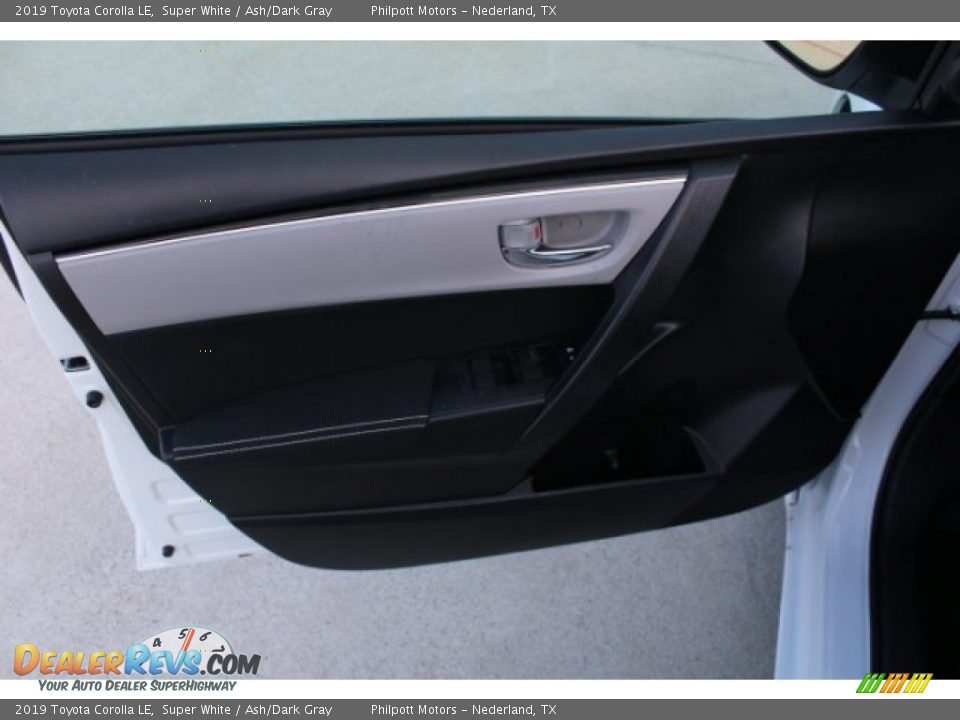 2019 Toyota Corolla LE Super White / Ash/Dark Gray Photo #9
