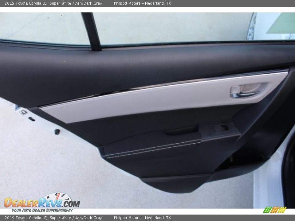 2019 Toyota Corolla LE Super White / Ash/Dark Gray Photo #17
