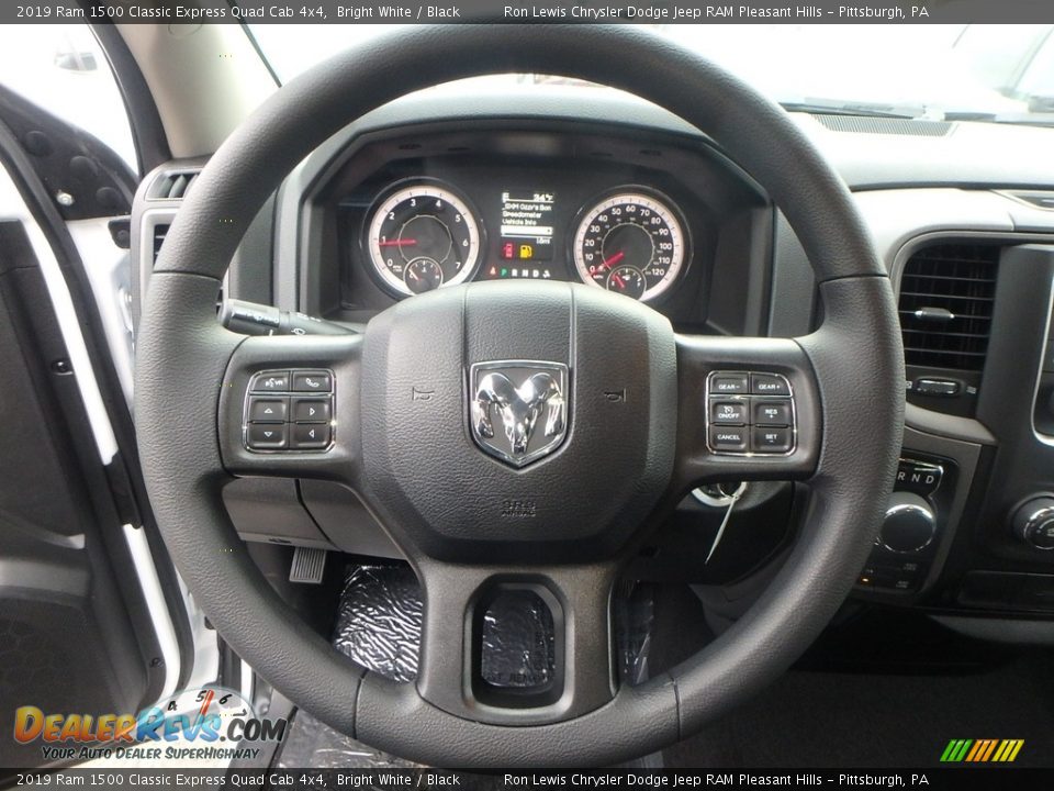 2019 Ram 1500 Classic Express Quad Cab 4x4 Bright White / Black Photo #17