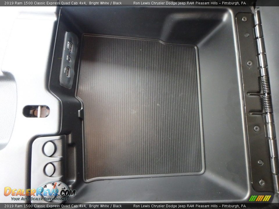 2019 Ram 1500 Classic Express Quad Cab 4x4 Bright White / Black Photo #18