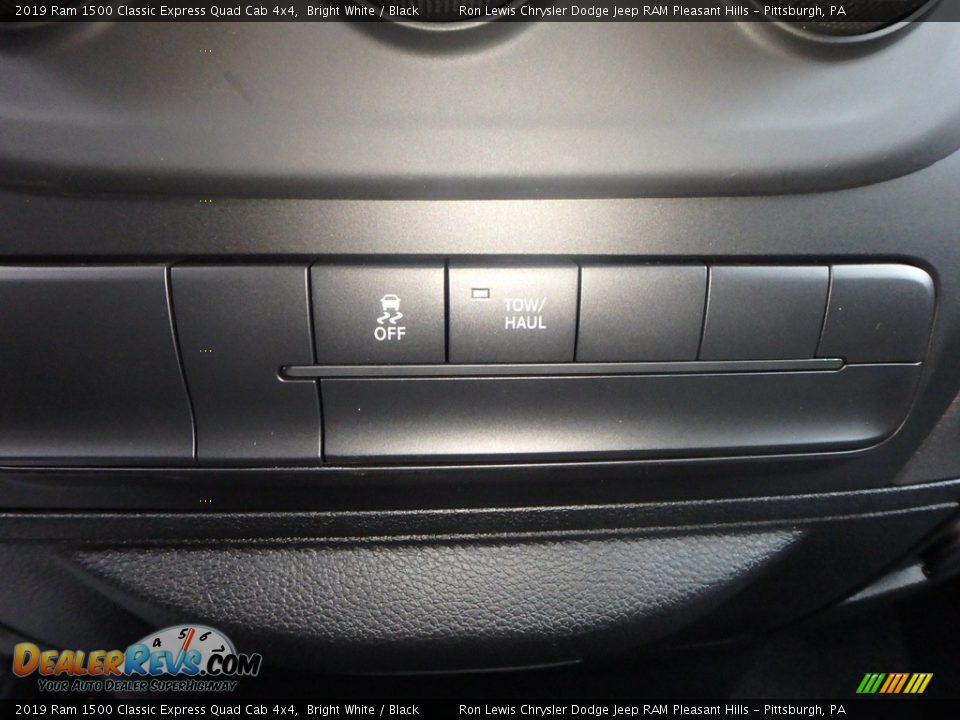 2019 Ram 1500 Classic Express Quad Cab 4x4 Bright White / Black Photo #19