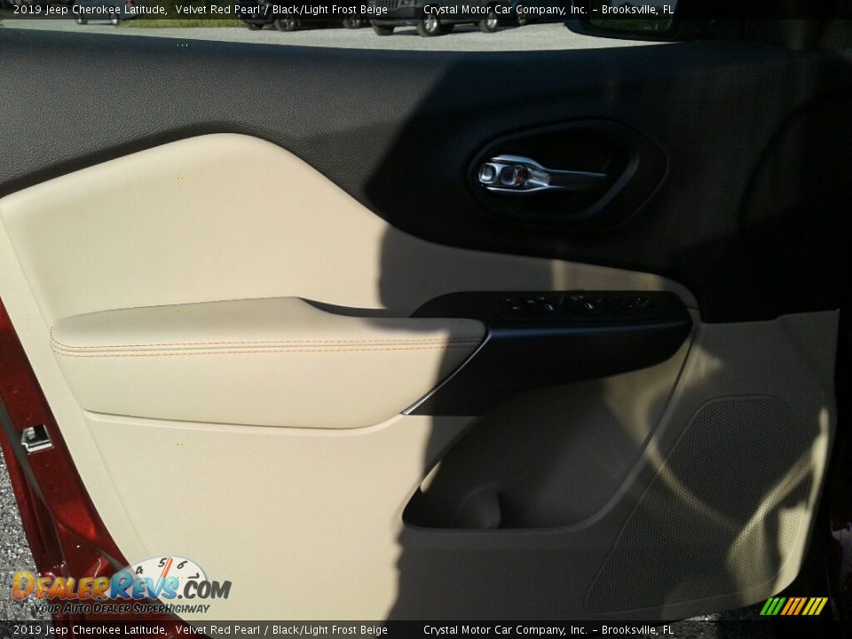 2019 Jeep Cherokee Latitude Velvet Red Pearl / Black/Light Frost Beige Photo #17