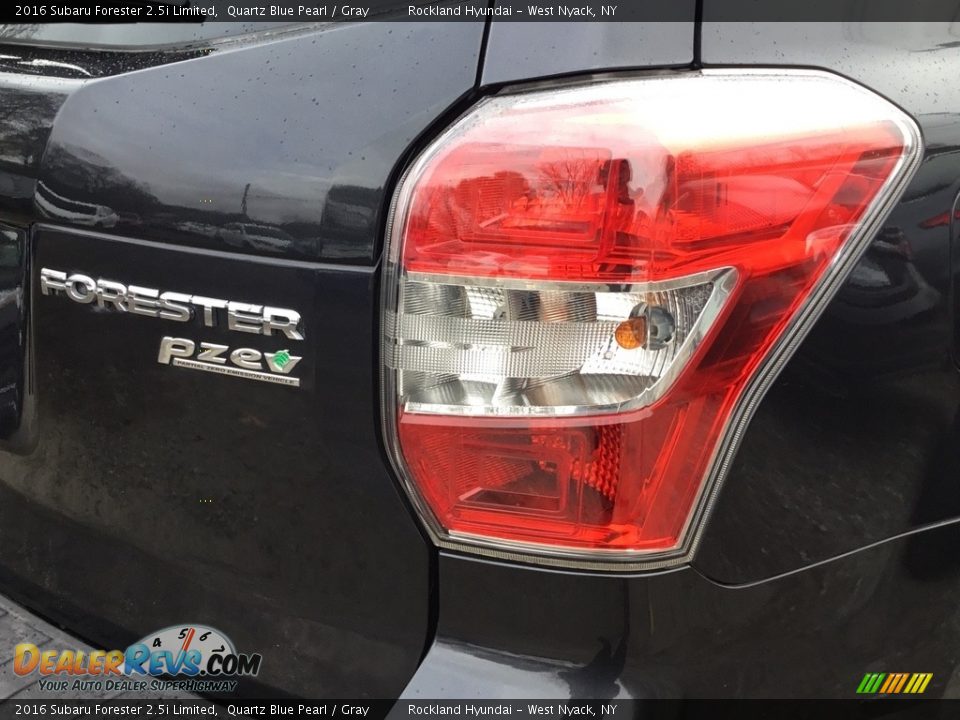 2016 Subaru Forester 2.5i Limited Quartz Blue Pearl / Gray Photo #24