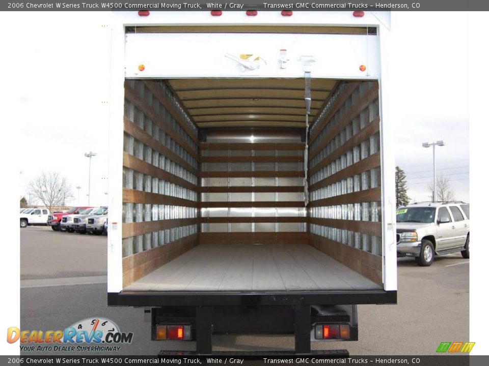 2006 Chevrolet W Series Truck W4500 Commercial Moving Truck White / Gray Photo #7