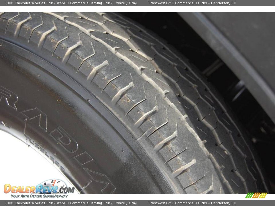 2006 Chevrolet W Series Truck W4500 Commercial Moving Truck White / Gray Photo #17