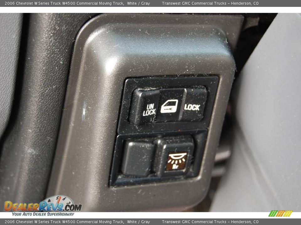 2006 Chevrolet W Series Truck W4500 Commercial Moving Truck White / Gray Photo #25