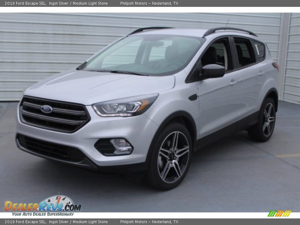 Front 3/4 View of 2019 Ford Escape SEL Photo #4