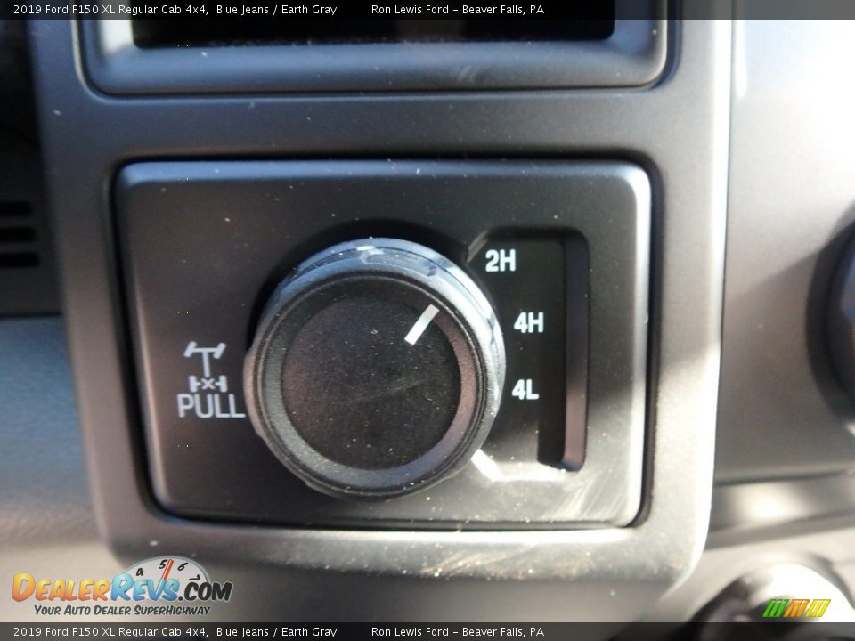 Controls of 2019 Ford F150 XL Regular Cab 4x4 Photo #16