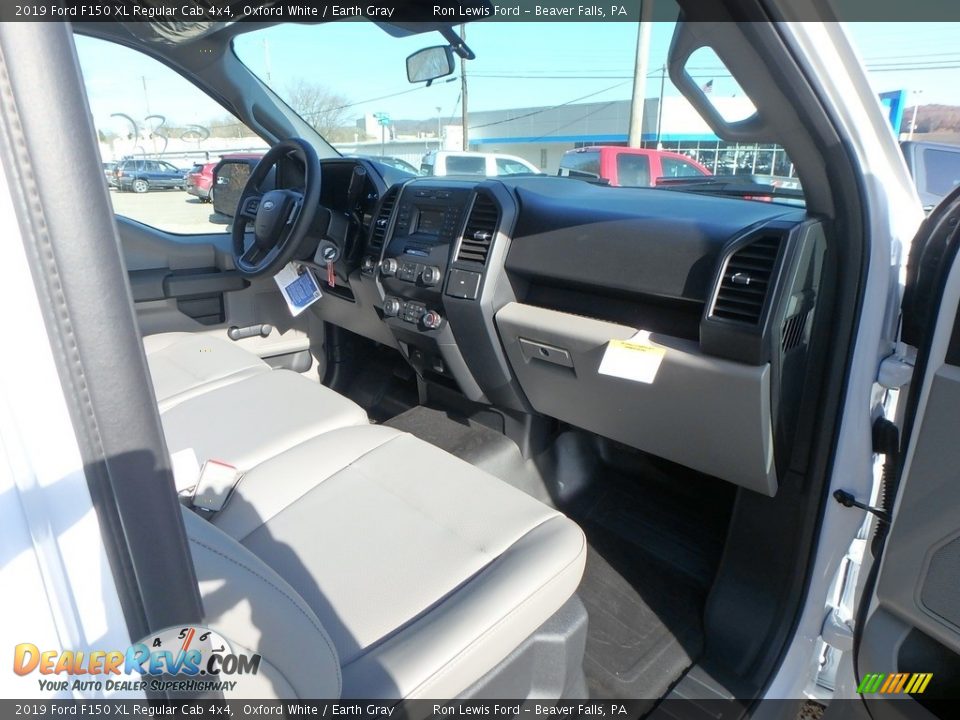 2019 Ford F150 XL Regular Cab 4x4 Oxford White / Earth Gray Photo #2