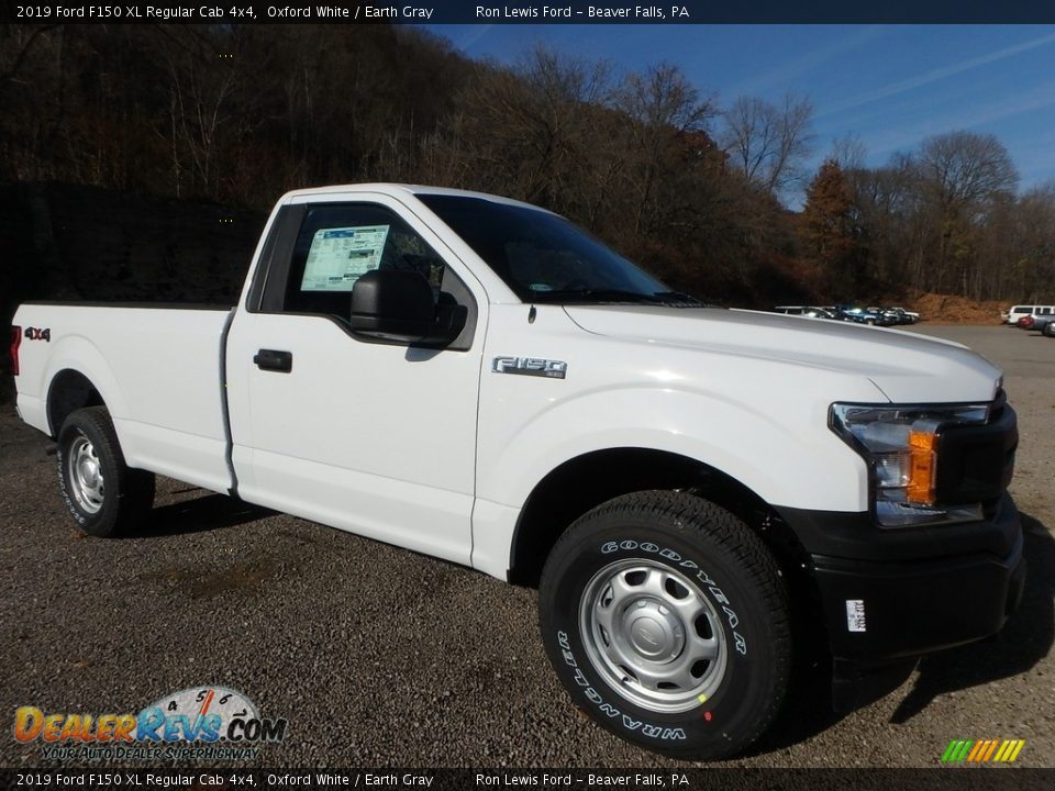 Front 3/4 View of 2019 Ford F150 XL Regular Cab 4x4 Photo #11