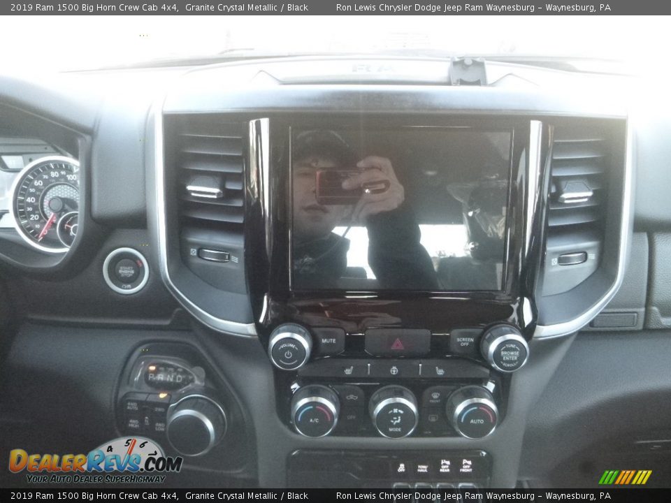 2019 Ram 1500 Big Horn Crew Cab 4x4 Granite Crystal Metallic / Black Photo #16