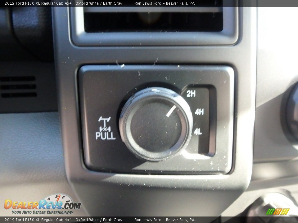 Controls of 2019 Ford F150 XL Regular Cab 4x4 Photo #18