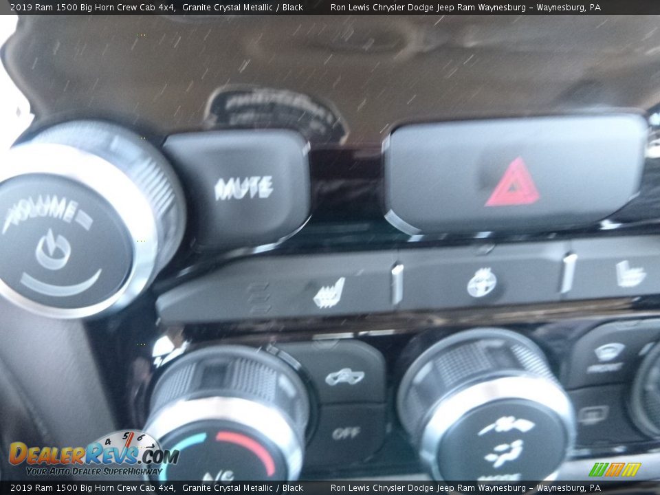 2019 Ram 1500 Big Horn Crew Cab 4x4 Granite Crystal Metallic / Black Photo #17