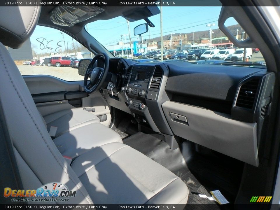 2019 Ford F150 XL Regular Cab Oxford White / Earth Gray Photo #2