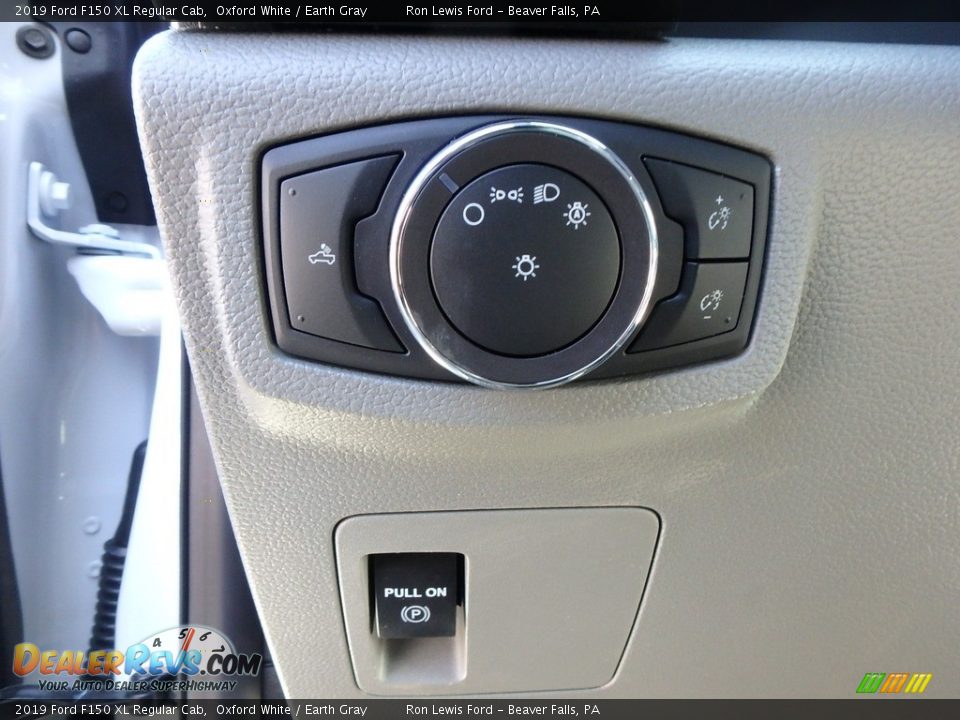 Controls of 2019 Ford F150 XL Regular Cab Photo #17