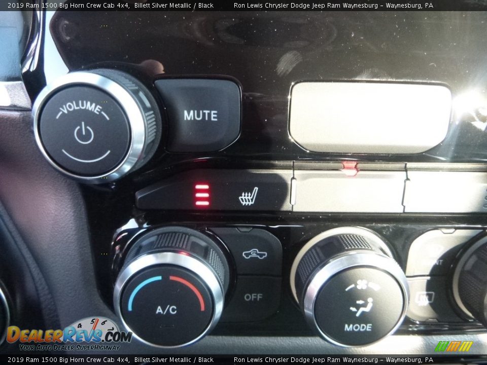 2019 Ram 1500 Big Horn Crew Cab 4x4 Billett Silver Metallic / Black Photo #18