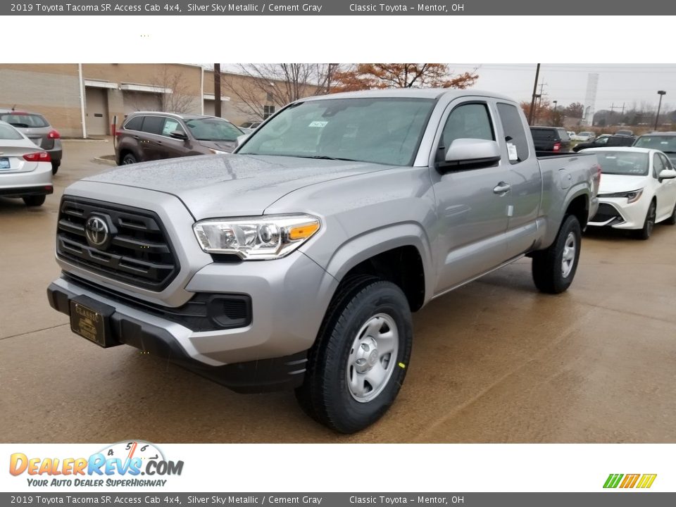 Front 3/4 View of 2019 Toyota Tacoma SR Access Cab 4x4 Photo #1