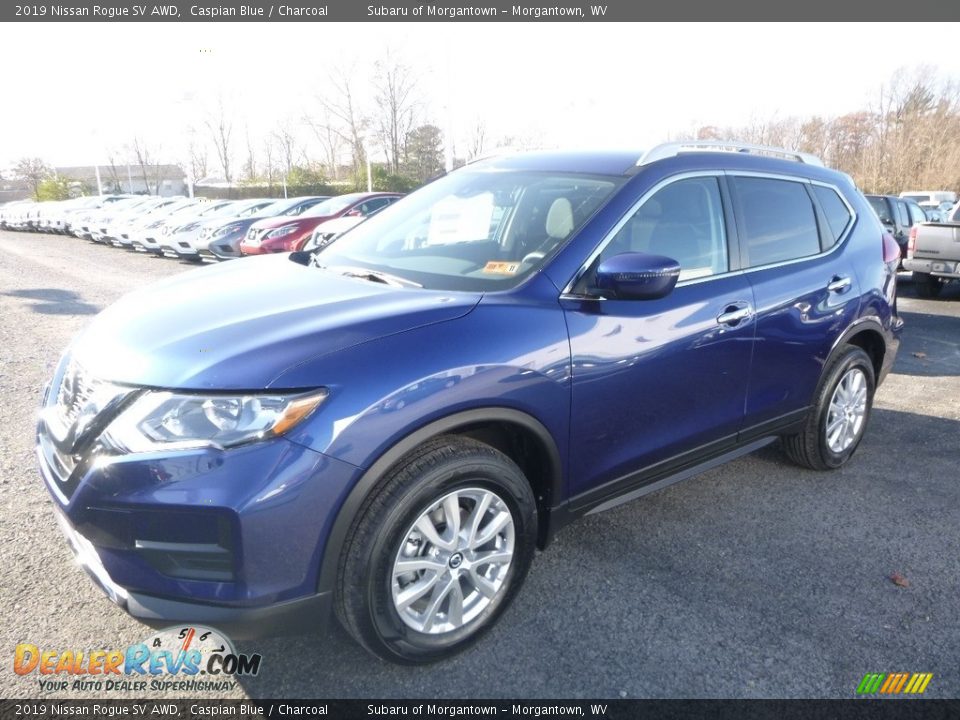 Front 3/4 View of 2019 Nissan Rogue SV AWD Photo #8