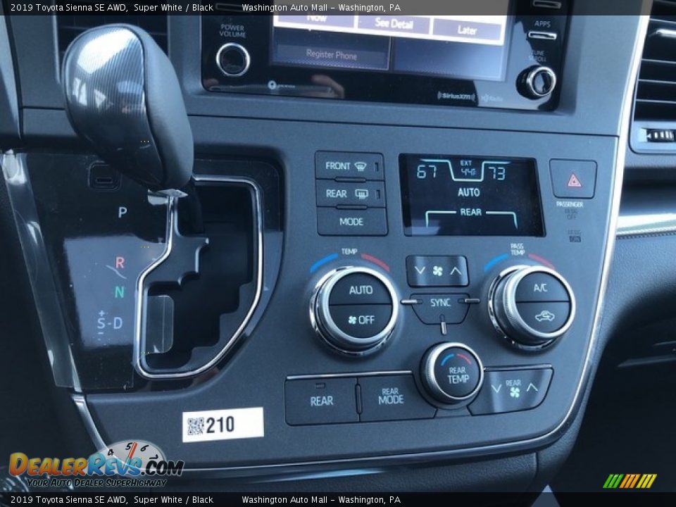Controls of 2019 Toyota Sienna SE AWD Photo #13