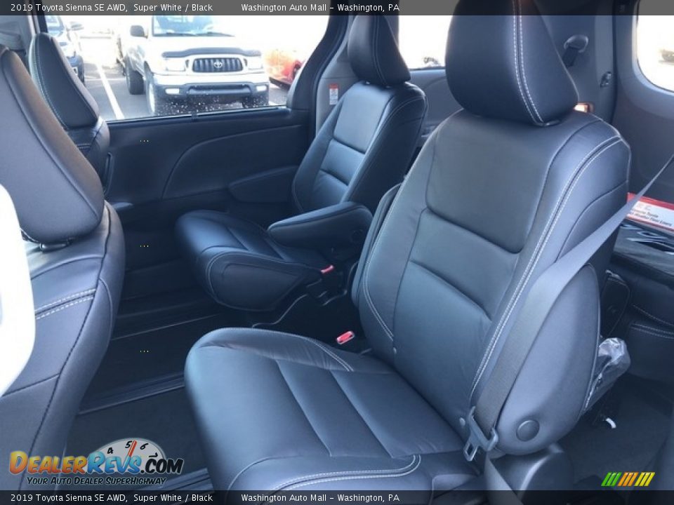 Rear Seat of 2019 Toyota Sienna SE AWD Photo #18
