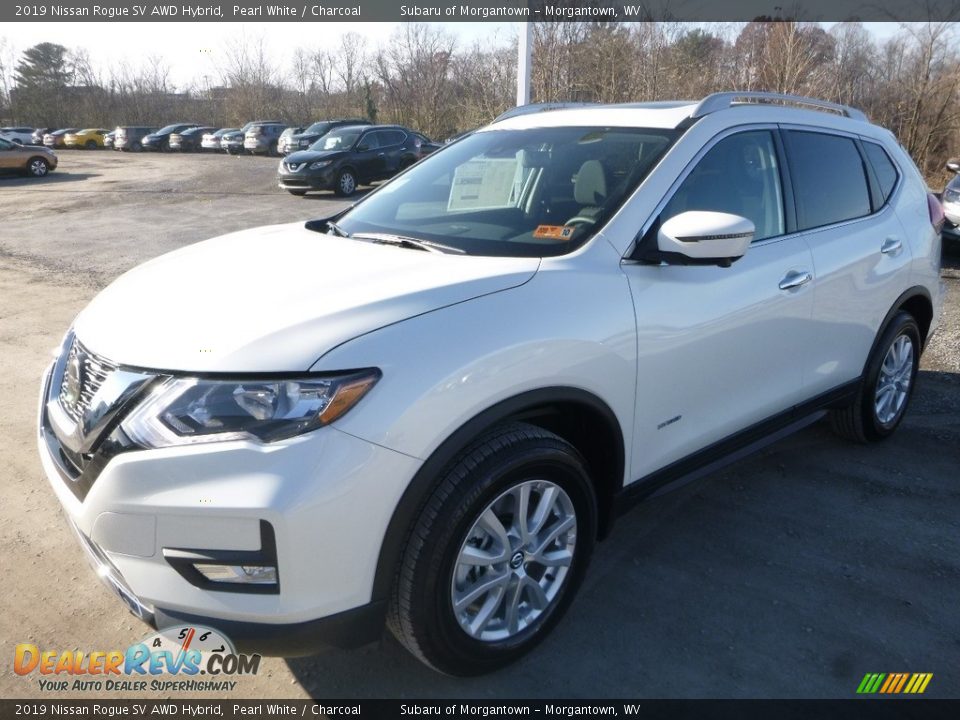 Front 3/4 View of 2019 Nissan Rogue SV AWD Hybrid Photo #8