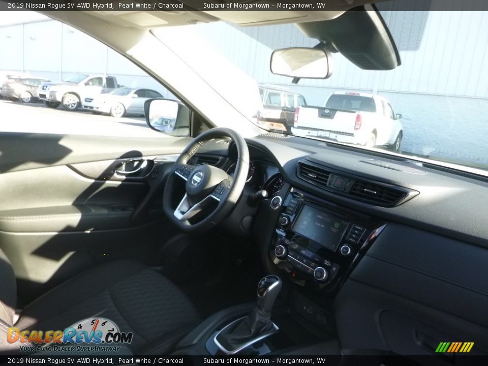 2019 Nissan Rogue SV AWD Hybrid Pearl White / Charcoal Photo #11