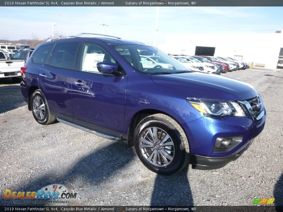Front 3/4 View of 2019 Nissan Pathfinder SL 4x4 Photo #1