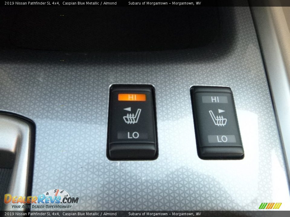 Controls of 2019 Nissan Pathfinder SL 4x4 Photo #20