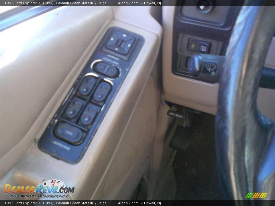 1992 Ford Explorer XLT 4x4 Cayman Green Metallic / Beige Photo #16