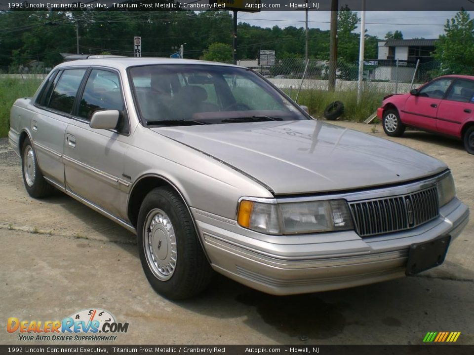 1992 Lincoln Continental Executive Titanium Frost Metallic / Cranberry Red Photo #2