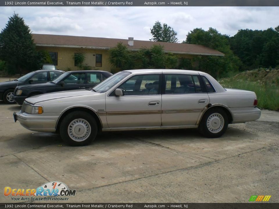 1992 Lincoln Continental Executive Titanium Frost Metallic / Cranberry Red Photo #4