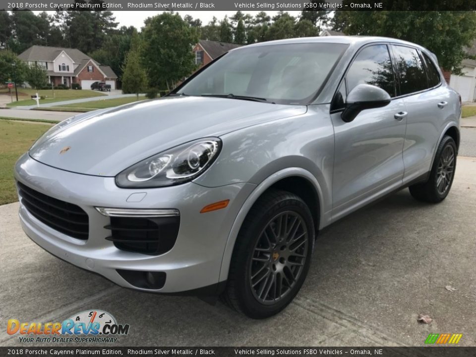 Front 3/4 View of 2018 Porsche Cayenne Platinum Edition Photo #1