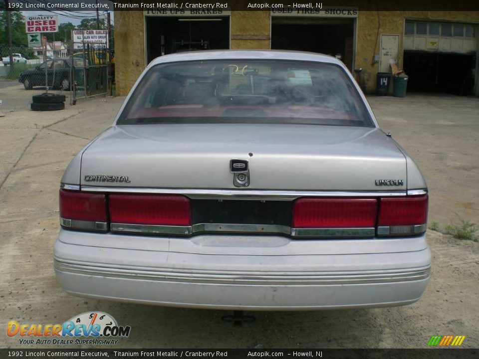 1992 Lincoln Continental Executive Titanium Frost Metallic / Cranberry Red Photo #6