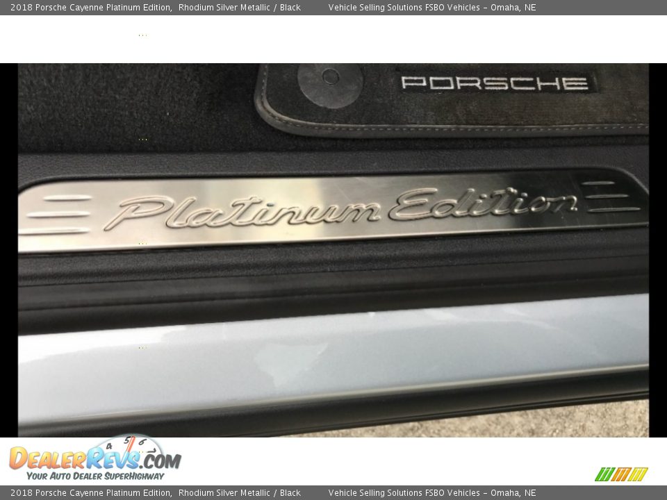2018 Porsche Cayenne Platinum Edition Logo Photo #13