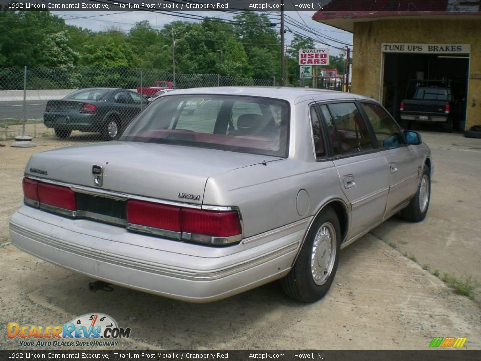 1992 Lincoln Continental Executive Titanium Frost Metallic / Cranberry Red Photo #7