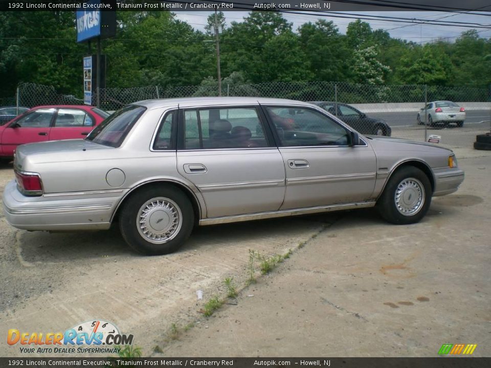 1992 Lincoln Continental Executive Titanium Frost Metallic / Cranberry Red Photo #8