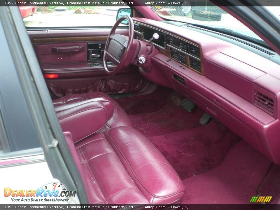 1992 Lincoln Continental Executive Titanium Frost Metallic / Cranberry Red Photo #10