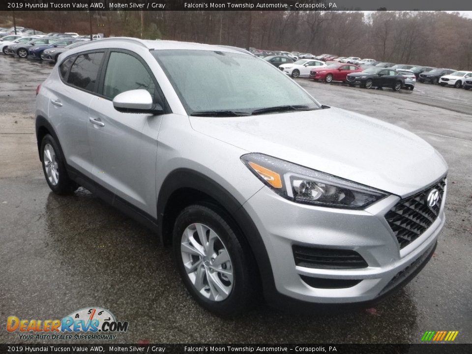 Front 3/4 View of 2019 Hyundai Tucson Value AWD Photo #3