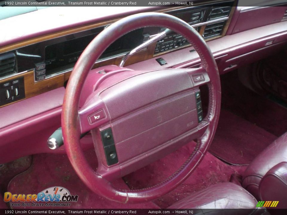 1992 Lincoln Continental Executive Titanium Frost Metallic / Cranberry Red Photo #13